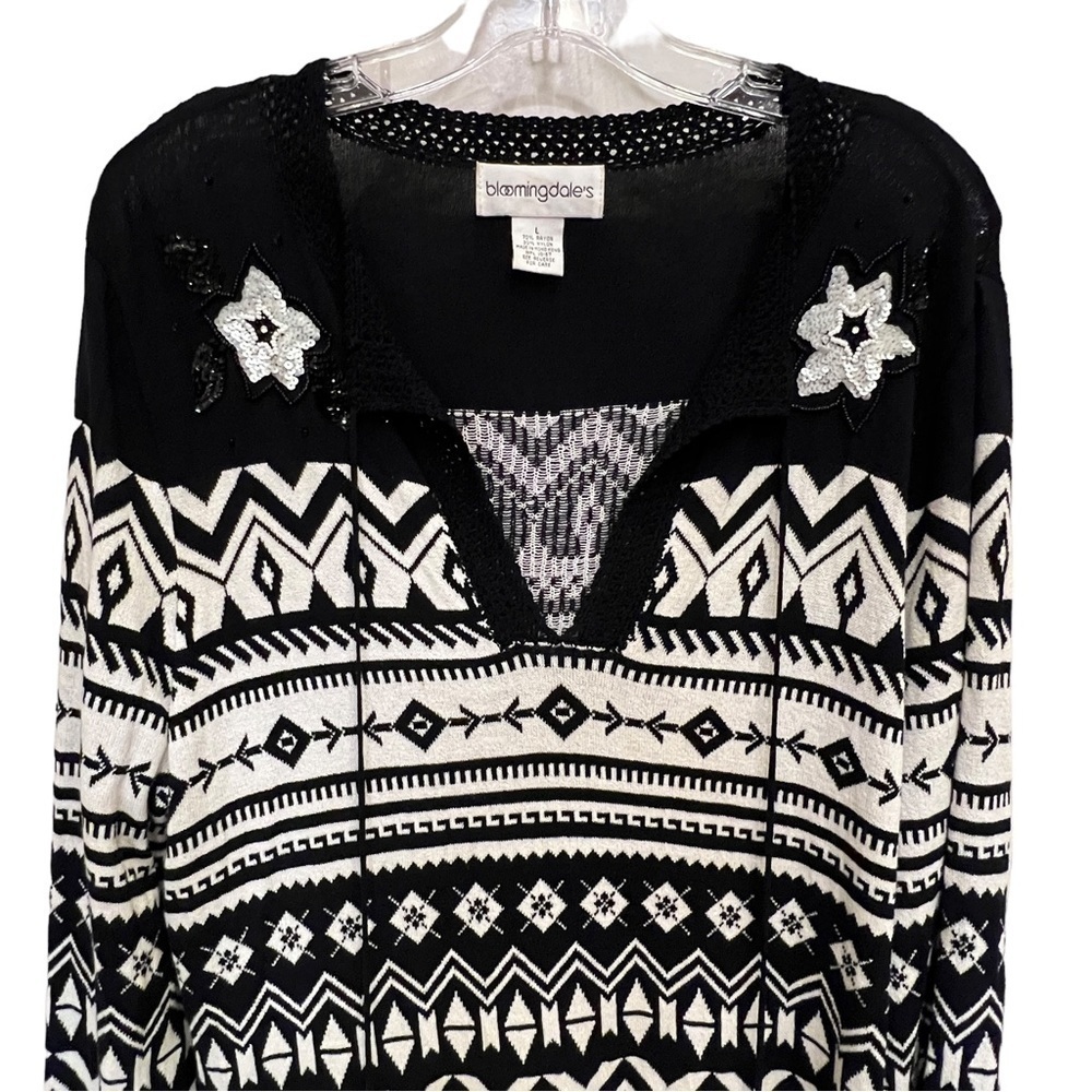 BLOOMINGDALE’S Black & White Sequined Flower Oversized Sweater, Size Large - Picture 3 of 16